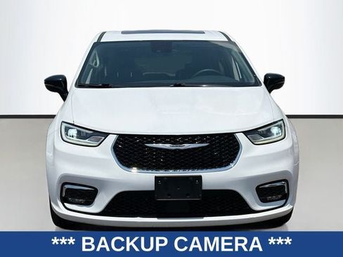 Used 2024 Chrysler Pacifica Limited FWD image 3
