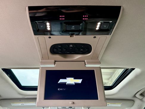 Used 2020 Chevrolet Suburban Premier AWD/4WD image 33