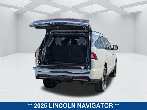 Used 2025 Lincoln Navigator Reserve w/ Jet Appearance Package AWD/4WD image 17
