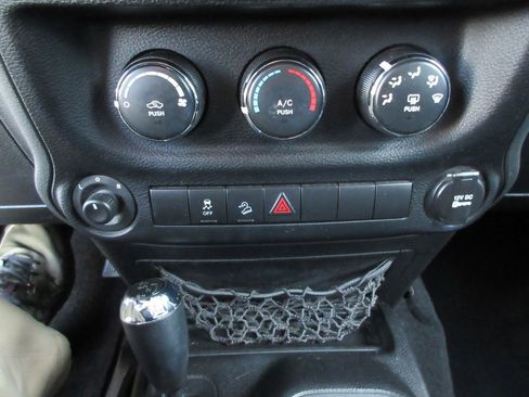 Used 2012 Jeep Wrangler Unlimited Sport image 30