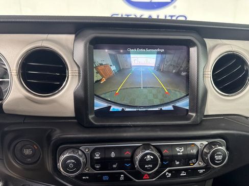 Used 2023 Jeep Wrangler Unlimited Sahara AWD/4WD image 27