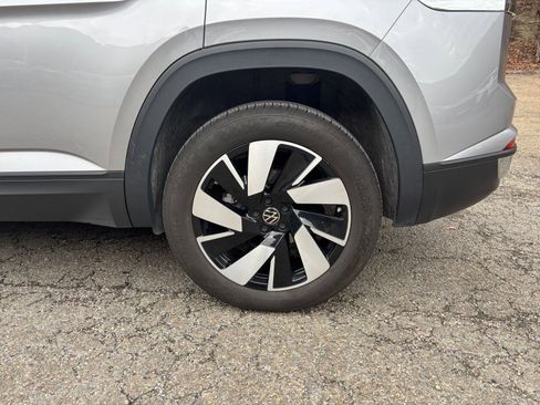 Used 2025 Volkswagen Atlas Cross Sport SE image 30