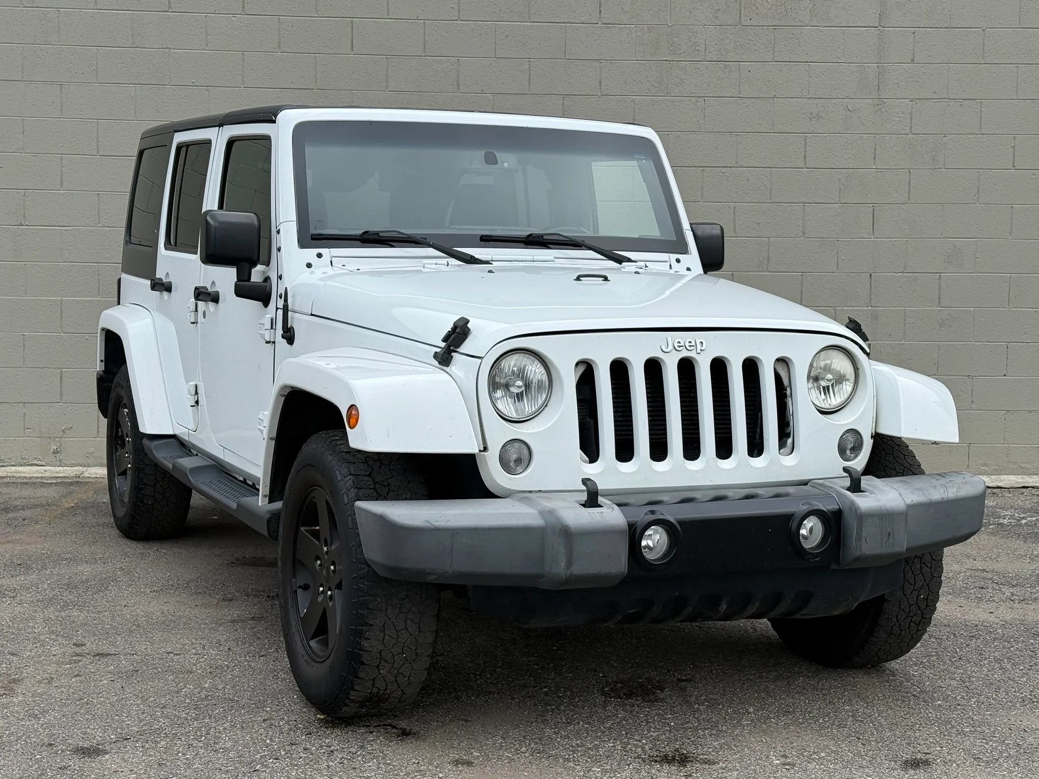 Used 2015 Jeep Wrangler Unlimited Sahara AWD/4WD image 12