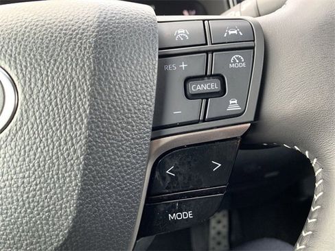 Used 2025 Toyota Camry SE image 28