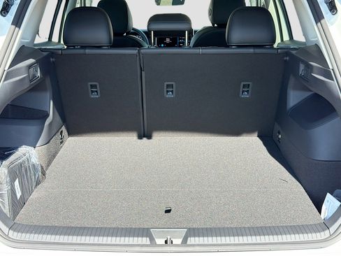 New 2026 Volkswagen Tiguan SE FWD image 11