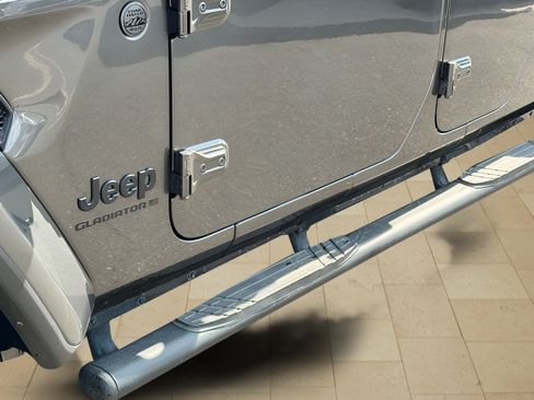 Used 2023 Jeep Gladiator Sport AWD/4WD image 38