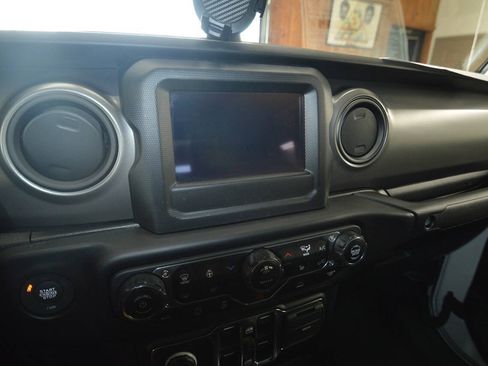 Used 2022 Jeep Gladiator Sport AWD/4WD image 40