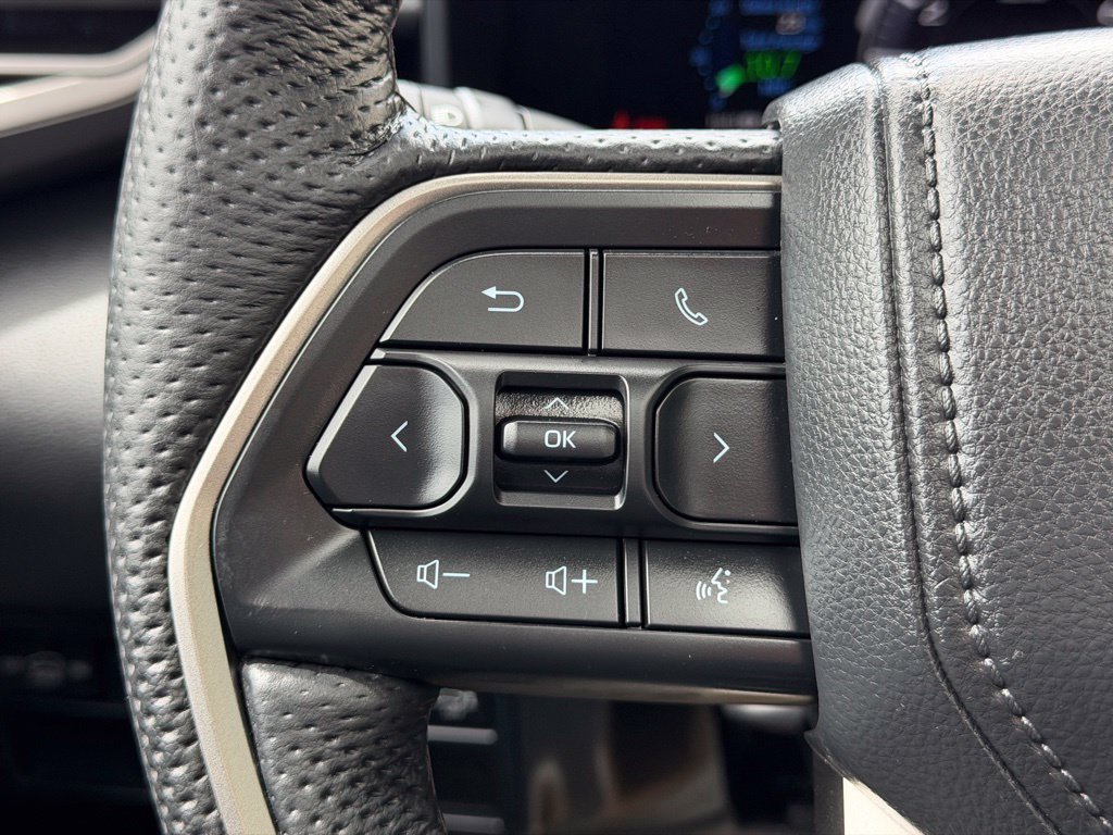 Used 2025 Toyota Sequoia Limited AWD/4WD image 19