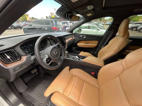 Used 2021 Volvo XC60 T5 Inscription w/ Advanced Package AWD/4WD image 9