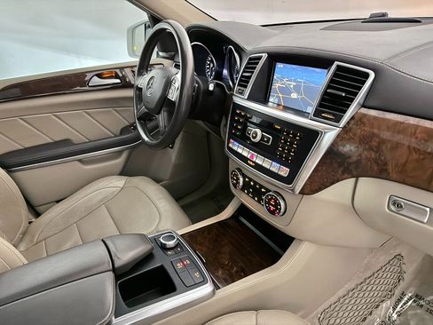 Used 2014 Mercedes-Benz GL 550 4MATIC image 28