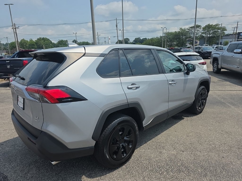 Certified 2024 Toyota RAV4 LE AWD/4WD image 4