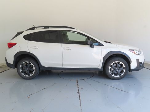 Used 2021 Subaru Crosstrek 2.0i AWD/4WD image 2