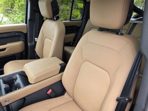 New 2026 Land Rover Defender 110 X-Dynamic SE image 11