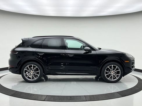 Used 2025 Porsche Cayenne image 10
