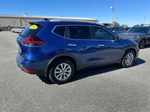 Used 2018 Nissan Rogue SV w/ Premium Package image 6