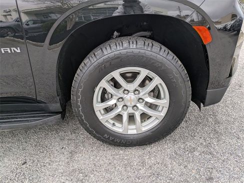 Used 2023 Chevrolet Suburban LT image 12