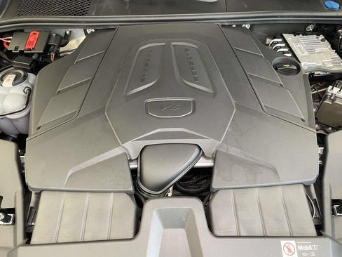 Certified 2025 Porsche Cayenne AWD/4WD image 24