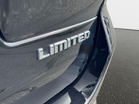 Used 2023 Jeep Grand Cherokee L Limited AWD/4WD image 9