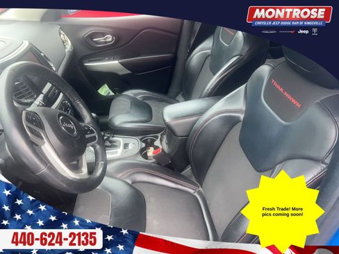 Used 2017 Jeep Cherokee Trailhawk w/ Cold Weather Group AWD/4WD image 5