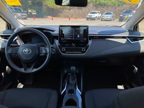 Used 2022 Toyota Corolla LE FWD image 11