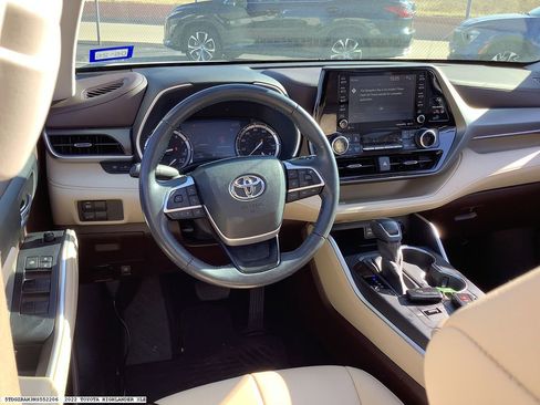 Used 2022 Toyota Highlander XLE image 10