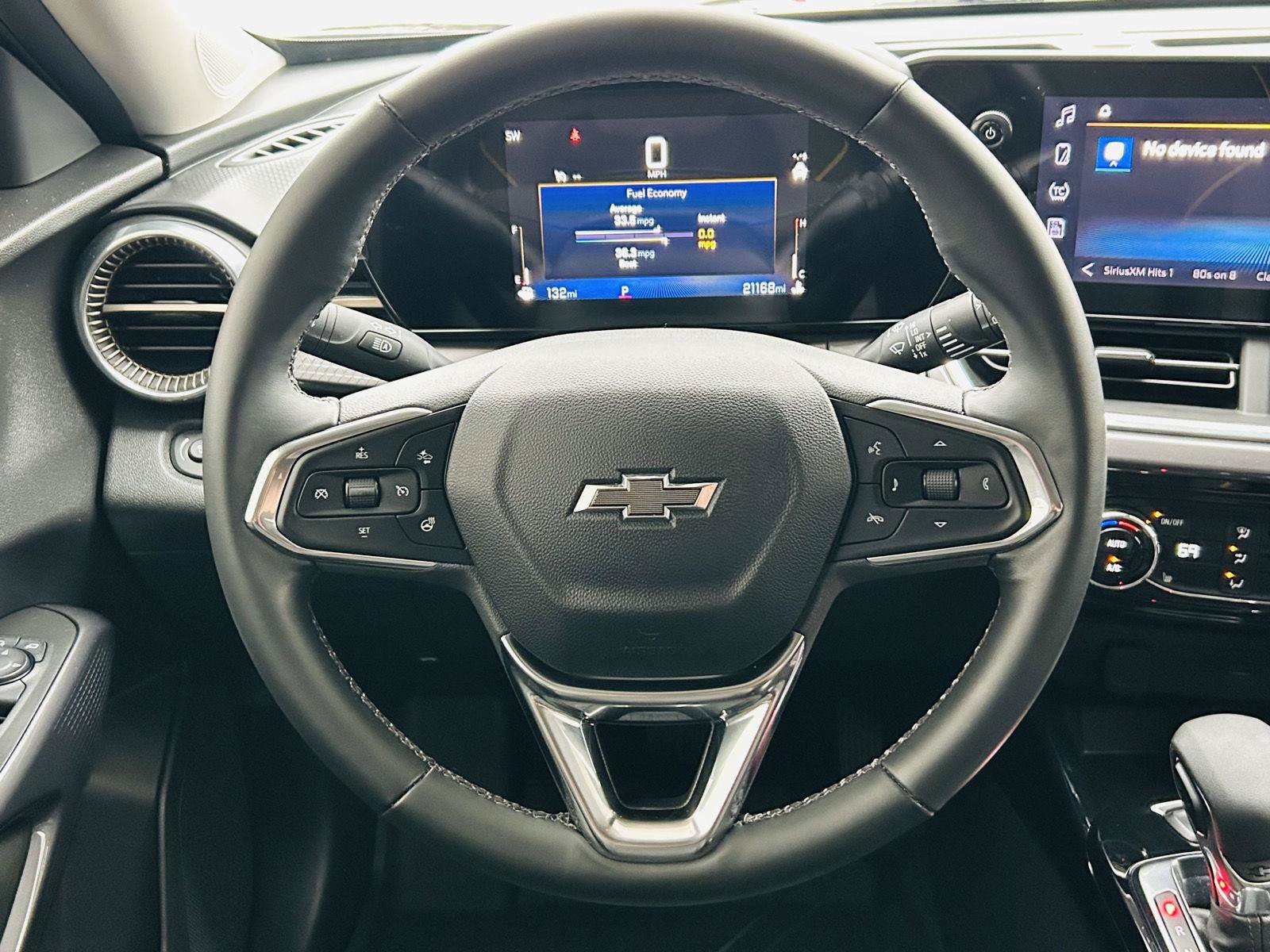 Used 2025 Chevrolet Trax ACTIV FWD image 13