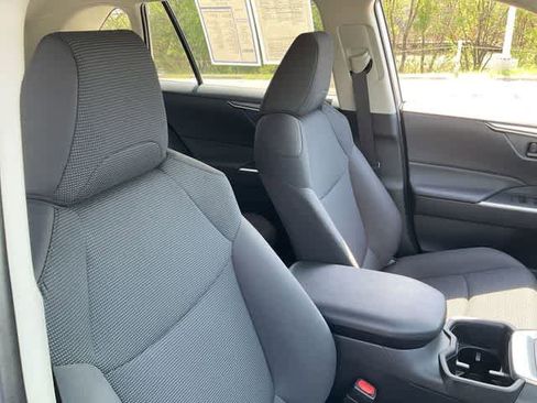 Used 2025 Toyota RAV4 LE image 17