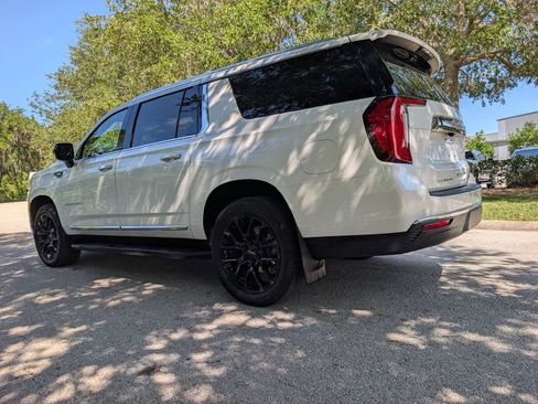 Used 2023 GMC Yukon XL SLT AWD/4WD image 6