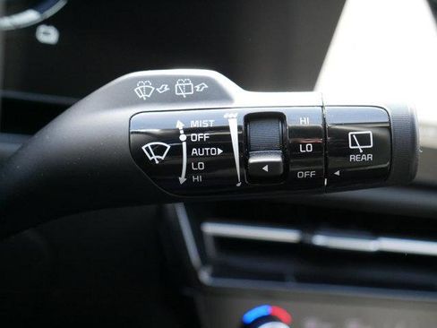 Used 2023 Kia Niro EX image 28