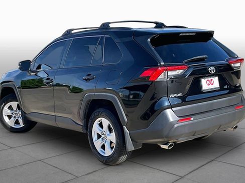 Used 2019 Toyota RAV4 XLE w/ Convenience Package FWD image 12