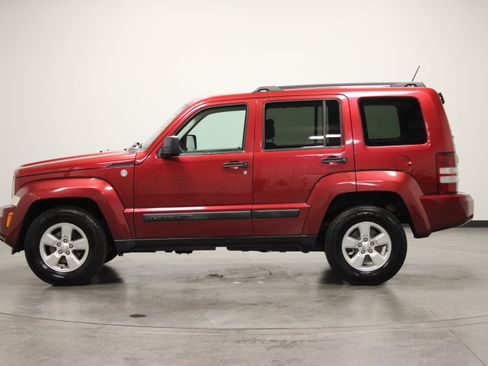 Used 2012 Jeep Liberty Sport w/ Popular Equipment Group AWD/4WD image 5