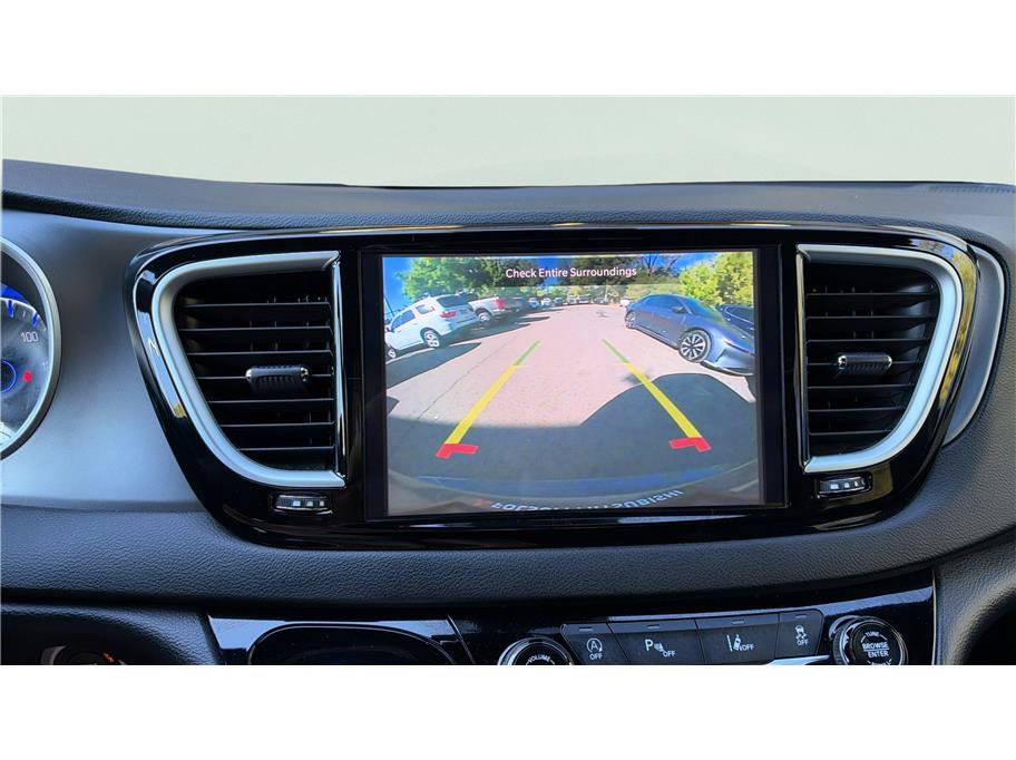 Used 2025 Chrysler Pacifica Select FWD image 27