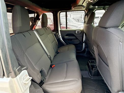 Used 2023 Jeep Wrangler Sahara image 31
