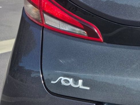Used 2022 Kia Soul LX w/ Technology Package FWD image 37