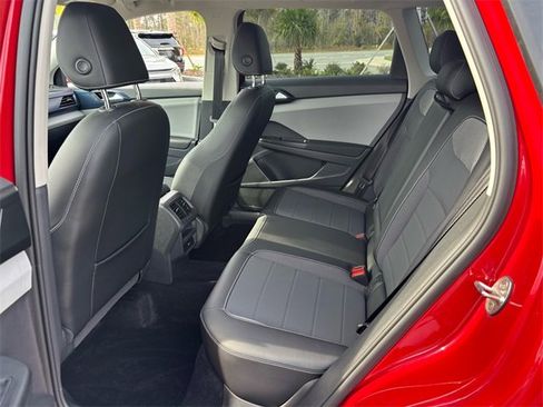 Used 2022 Volkswagen Taos SE image 6