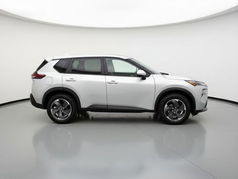 Used 2025 Nissan Rogue SV image 6
