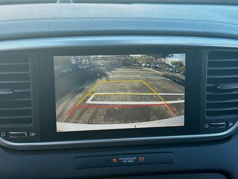Used 2020 Kia Sportage LX image 11