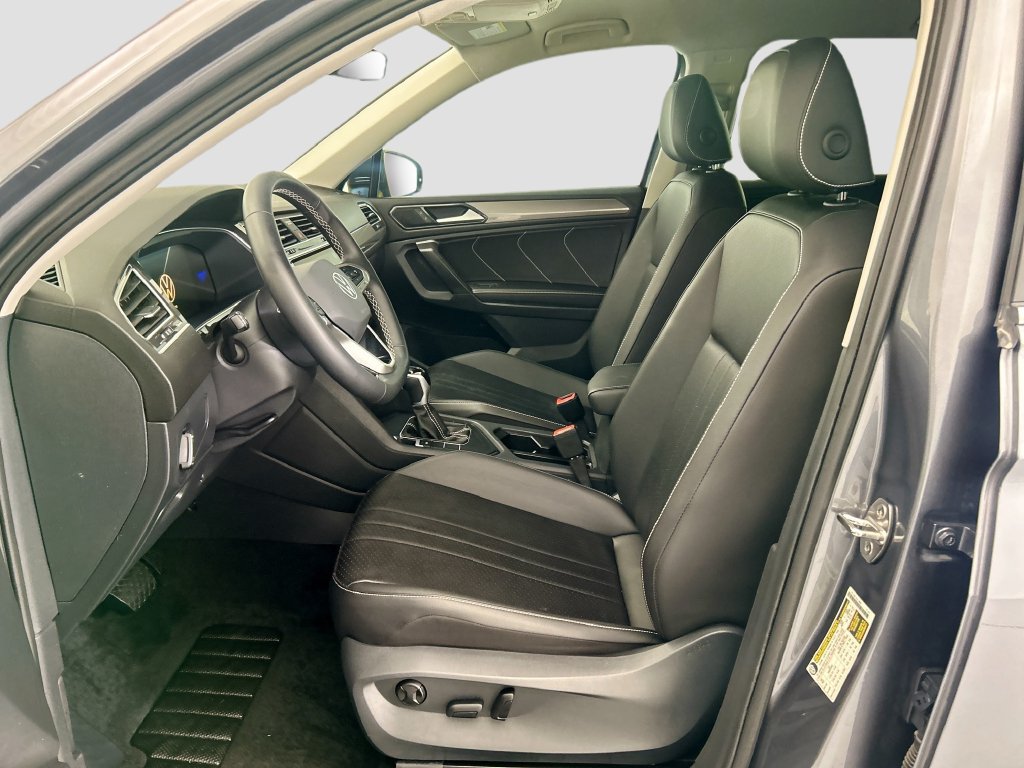 Used 2024 Volkswagen Tiguan SE FWD image 17