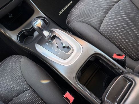 Used 2017 Dodge Journey SE w/ Flexible Seating Group FWD image 12