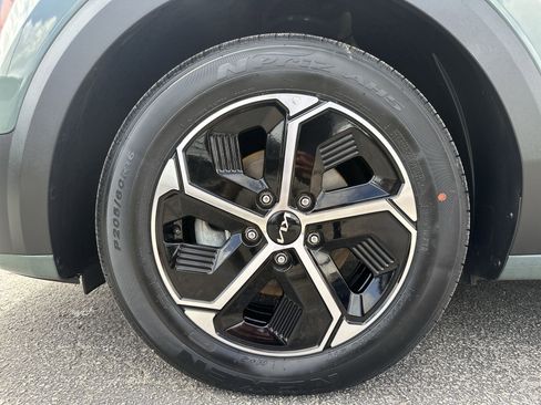 Used 2024 Kia Niro EX image 18