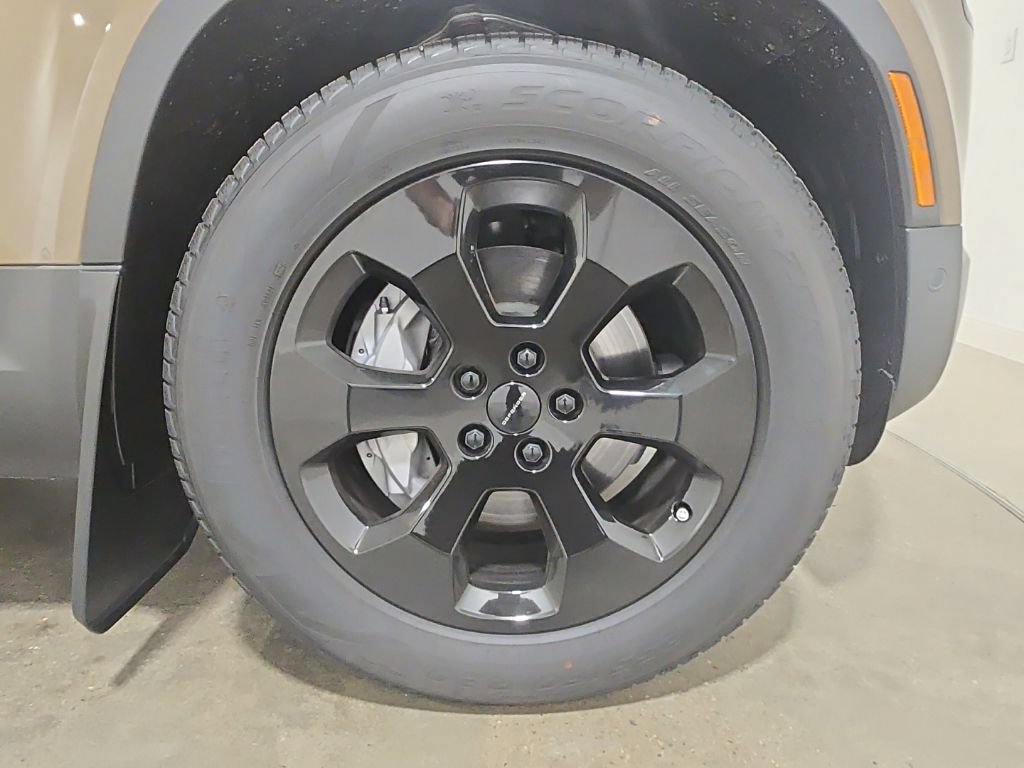 New 2026 Land Rover Defender 110 S AWD/4WD image 10