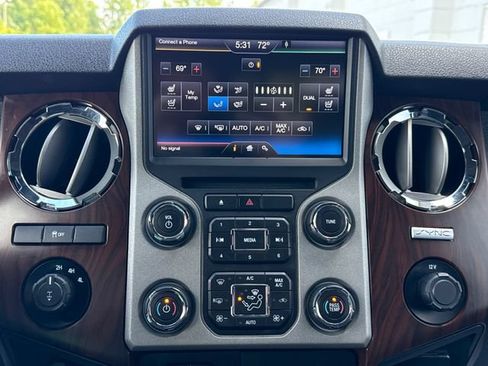 Used 2015 Ford F250 Lariat w/ Lariat Ultimate Package AWD/4WD image 32