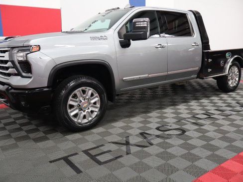 Used 2024 Chevrolet Silverado 2500 High Country w/ High Country Premium Package AWD/4WD image 3