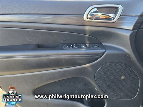 Used 2020 Jeep Grand Cherokee Laredo w/ 18" Wheel & 8.4" Radio Group image 28