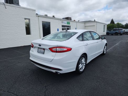 Used 2015 Ford Fusion SE FWD image 5