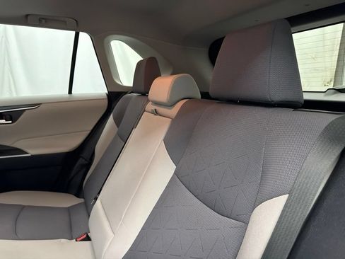 Used 2020 Toyota RAV4 XLE w/ Convenience Package FWD image 19
