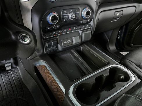 Certified 2022 GMC Sierra 1500 Denali w/ Denali Premium Package AWD/4WD image 17