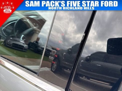 Used 2020 Ford Edge Titanium image 9