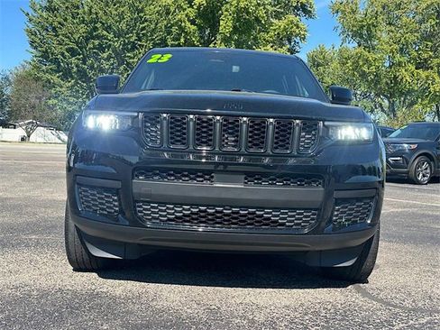 Used 2023 Jeep Grand Cherokee L Laredo image 2