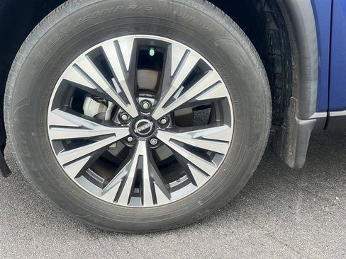 Used 2023 Nissan Rogue SV w/ SV Premium B Package FWD image 13